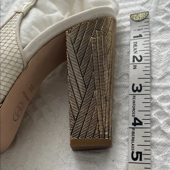 CHANEL Camellia Heels Sandals Slingback size 35 / 5 B gold white flower - Picture 9 of 17